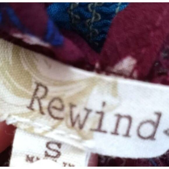 REWIND BURGUNDY FLORAL COLD SHOULDER TOP SZ.S EUC - Picture 3 of 3